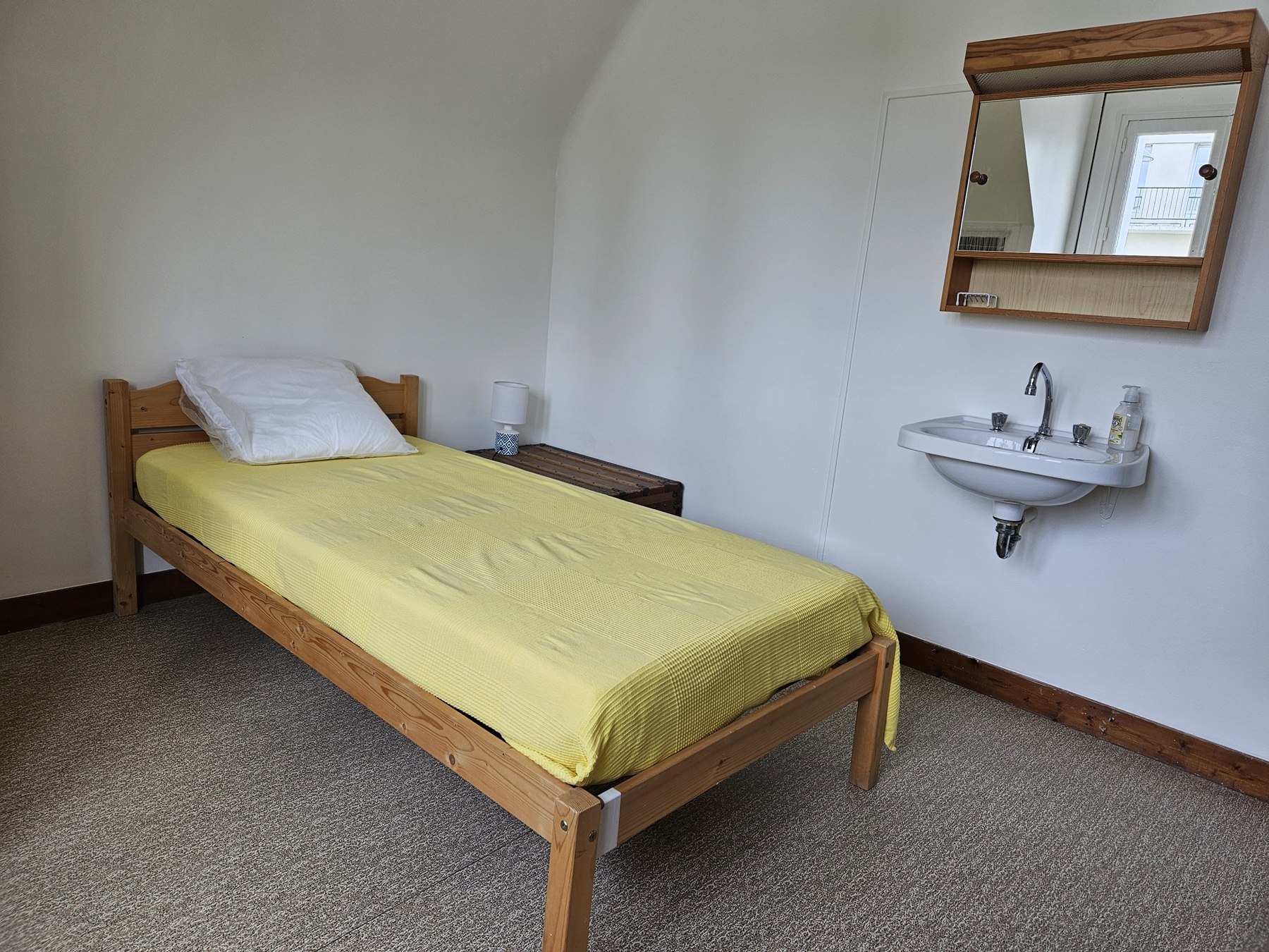 Chambre simple avec lavabo fouesnant